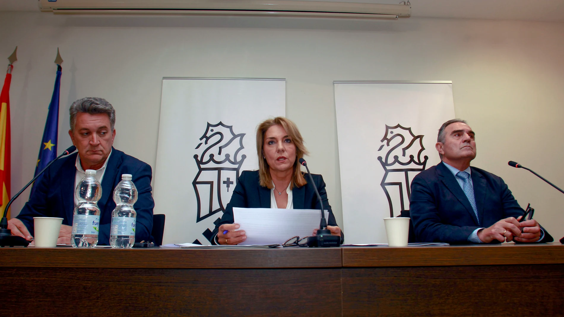 GRAFCVA198. ALICANTE, 04/11/2025.- La vicepresidenta y portavoz del Consell, Susana Camarero, ha informado tras el pleno del Consell en funciones que el conseller de Medio Ambiente, Infraestructuras y Territorio, Vicente Martínez Mus, asume desde este martes las competencias de la Vicepresidencia Segunda y Conselleria para la Recuperación Económica y Social de la Comunitat Valenciana tras hacerse efectiva la salida del Consell de Francisco José Gan Pampols. En la imagen Camarero junto a Martí...