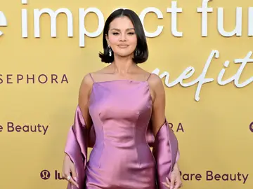 Selena Gómez con piel radiante. Selena Gómez con piel radiante.