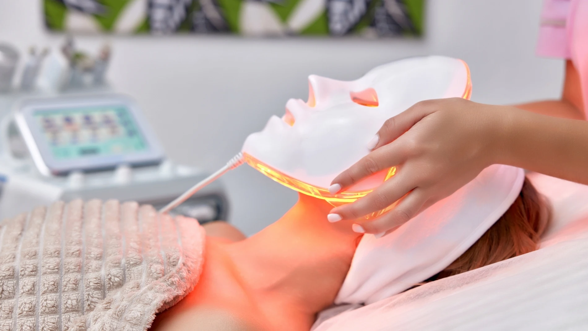 Las mejores máscaras LED faciales: el dispositivo de moda para eliminar imperfecciones y rejuvenecer la piel