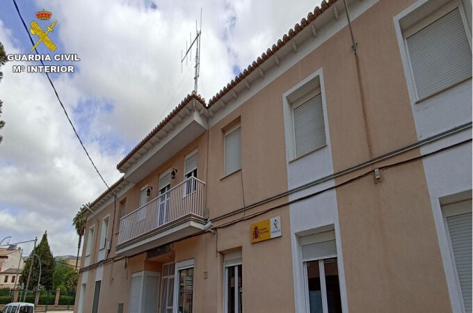 La Guardia Civil de Albacete detiene a dos personas por el robo con fuerza en una vivienda de Caudete La Guardia Civil de Albacete detiene a dos personas por el robo con fuerza en una vivienda de Caudete