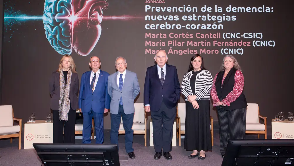 Foto de familia del acto celebrado sobre el eje cerebro corazón