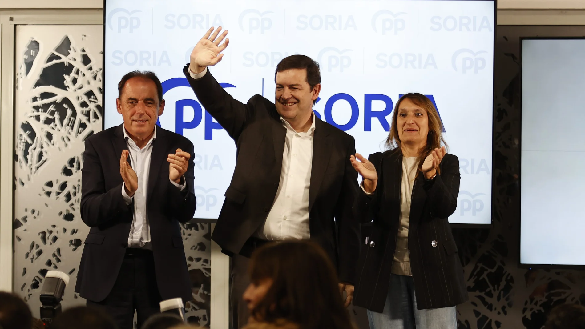 Mañueco junto a Benito Serrano y Rocío Lucas durante el cierre de la Junta Directiva del PP de Soria