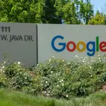 Las instalaciones de Google son escenario de diversas investigaciones en paralelo