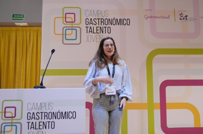 Marta Campillo, jefa de sala de DiverXO, durante las jornadas Marta Campillo, jefa de sala de DiverXO, durante las jornadas