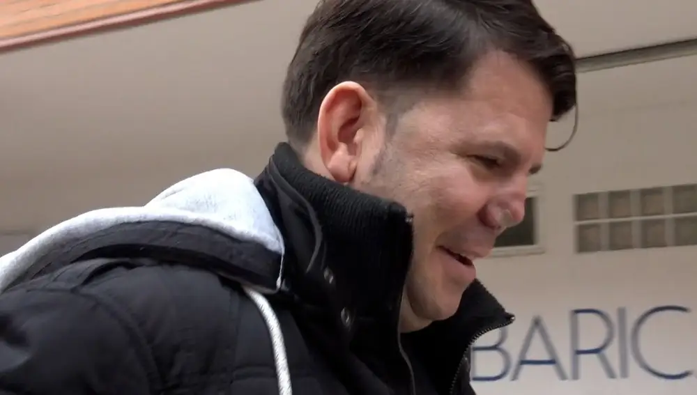 Lucas sonríe ante las informaciones de que estaría arruinado