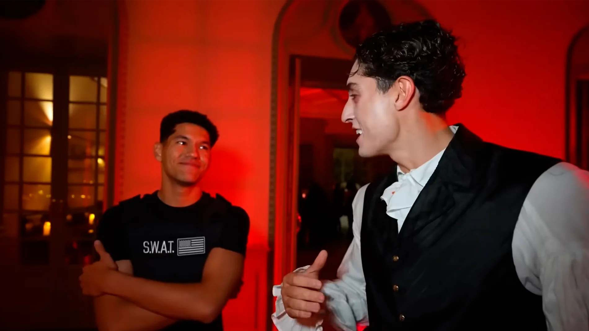 El hijo de Frank Cuesta bromea sobre la detención de su padre y este le responde: “Que hijo de…”