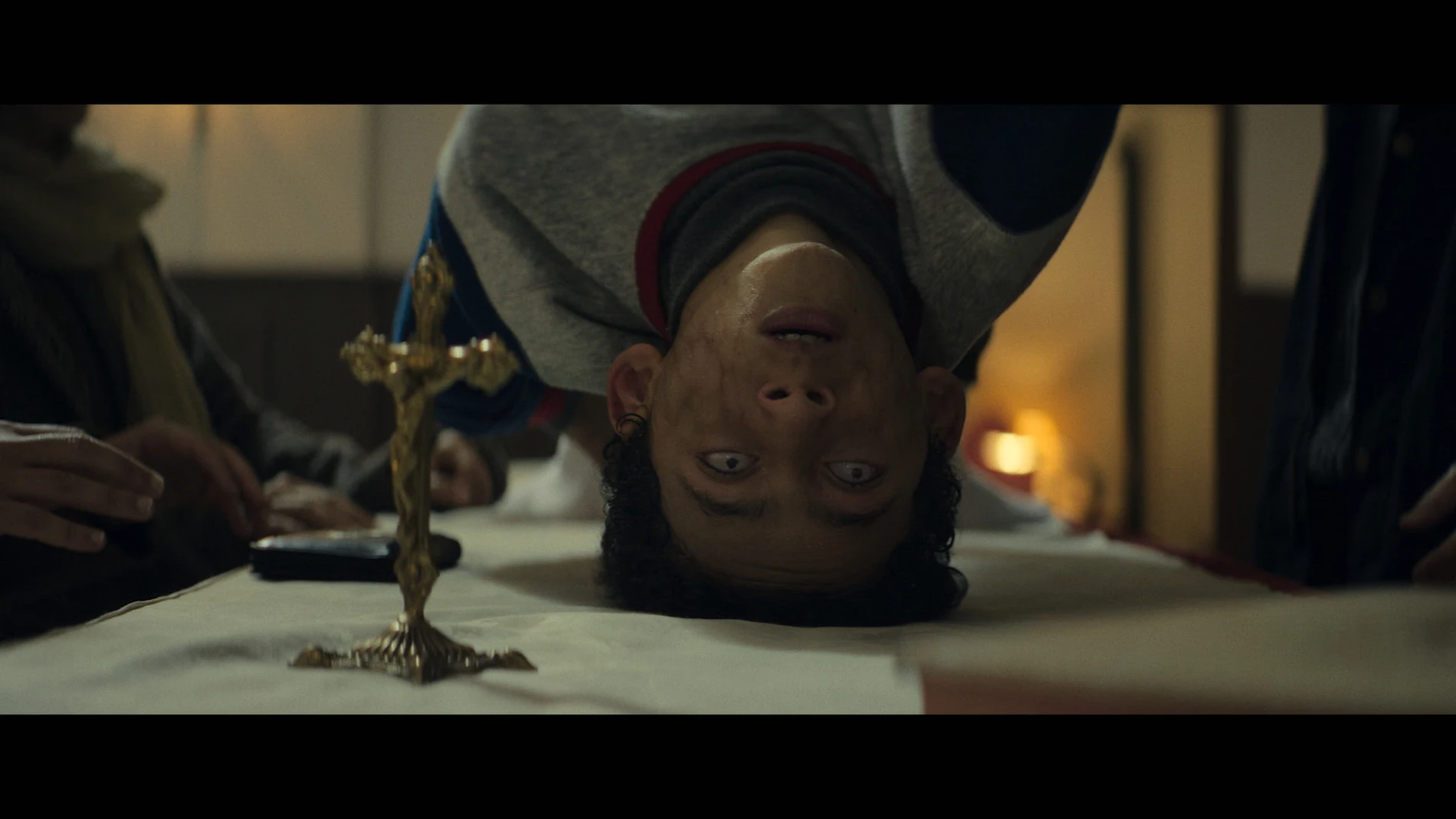 El uso acertado de imágenes inquietantes es un punto a favor de la serie de Prime Video