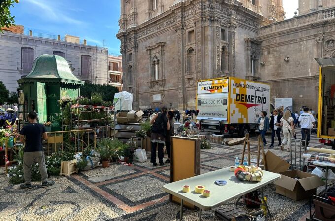 El centro histórico de Murcia se transforma en un plató de cine para el rodaje de la nueva producción de Warner Bros El centro histórico de Murcia se transforma en un plató de cine para el rodaje de la nueva producción de Warner Bros