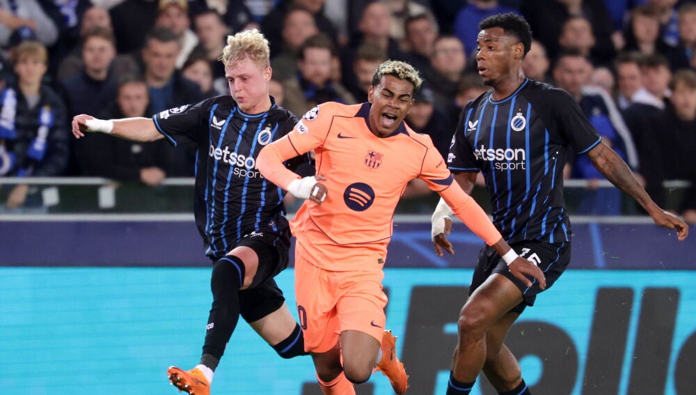 Ni un gran Lamine Yamal tapa el agujero del Barcelona en Brujas (3-3)