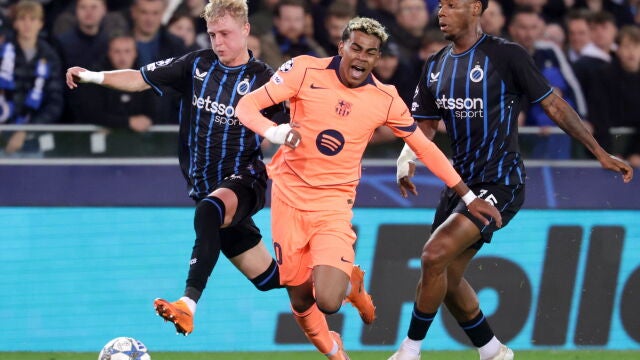 Ni un gran Lamine Yamal tapa el agujero del Barcelona en Brujas (3-3)