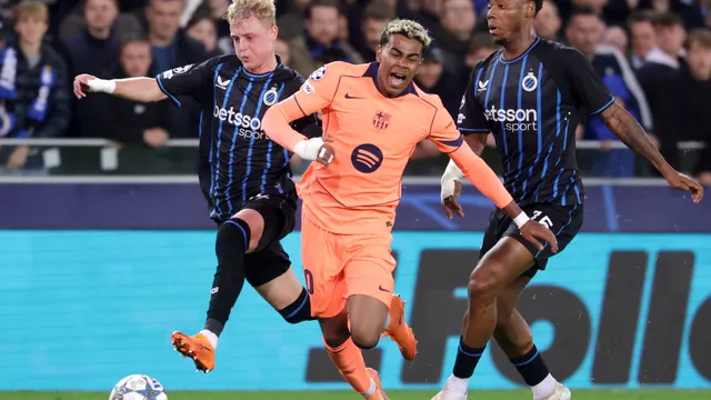 Ni un gran Lamine Yamal tapa el agujero del Barcelona en Brujas (3-3)