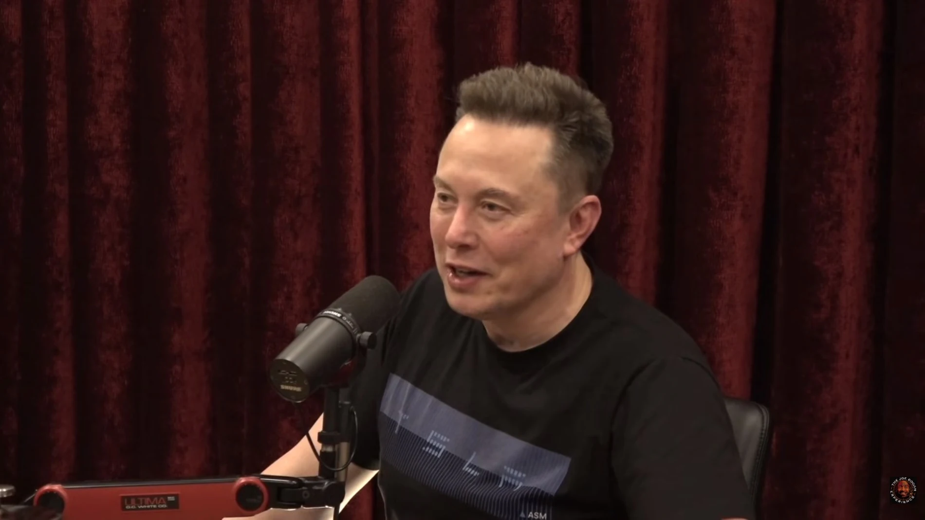 Elon Musk, dueño de Tesla y SpaceX, durante su participación en el espacio de Joe Rogan