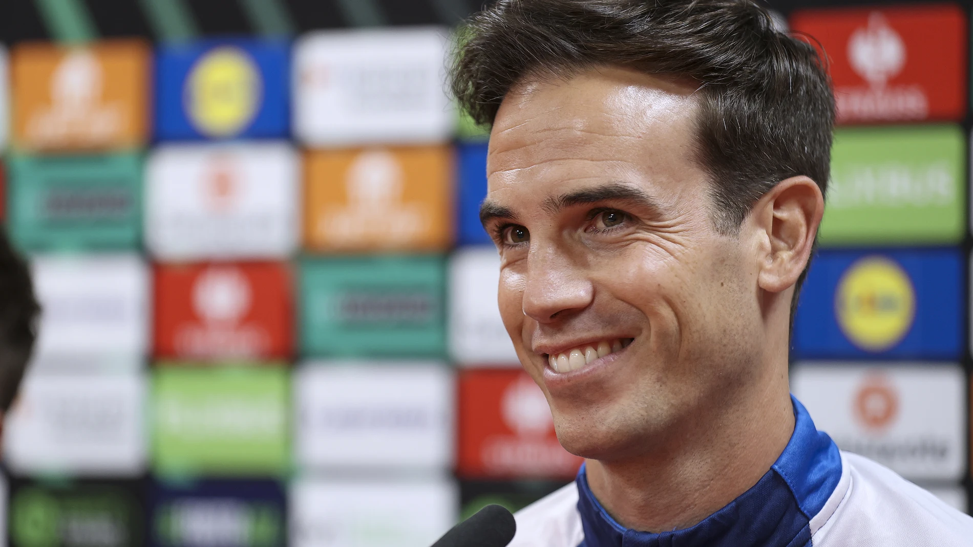 MADRID, 05/11/2025.- El entrenador del Rayo Vallecano, Íñigo Pérez, ofrece una rueda de prensa este miércoles en Madrid. El Rayo se enfrenta mañana, jueves, al Lech Poznan polaco la tercera jornada de la Liga Conferencia. EFE/ Victor Lerena