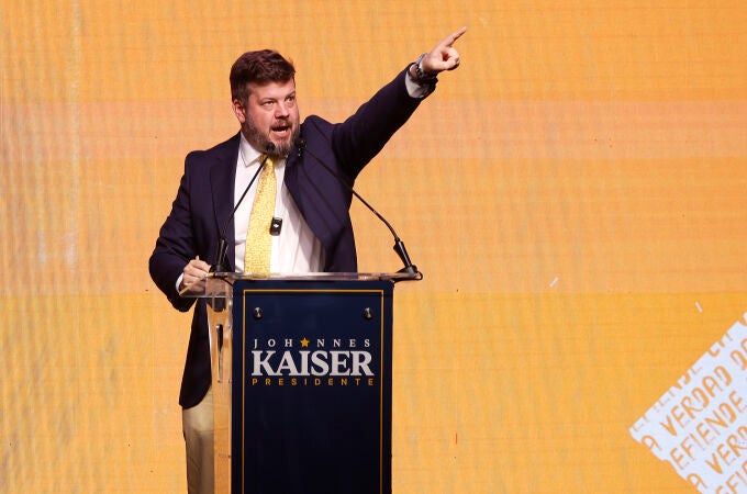 La extrema derecha más radical y libertaria toma impulso en Chile y se acerca a ultra Kast La extrema derecha más radical y libertaria toma impulso en Chile y se acerca a ultra Kast