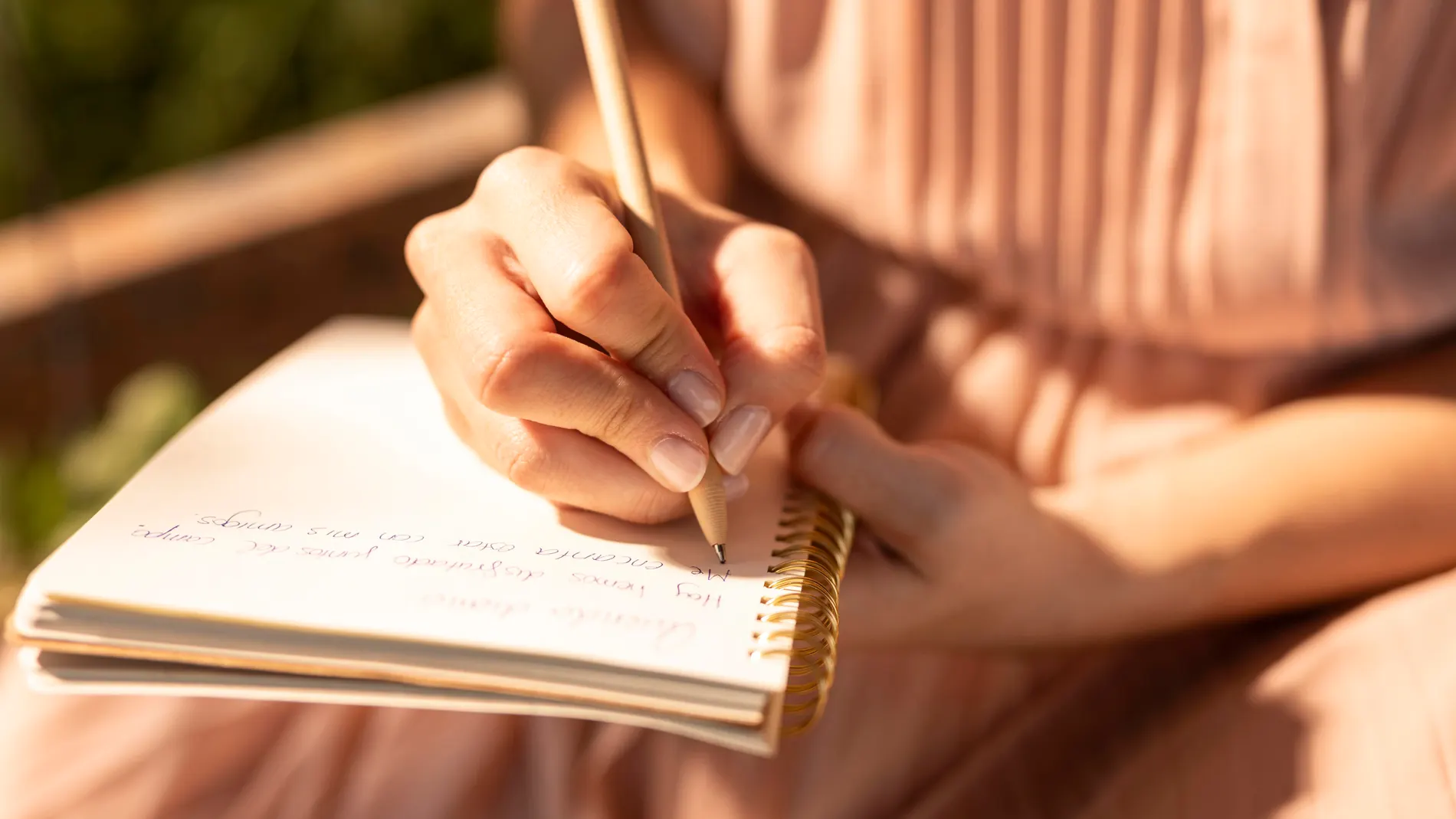 ¿Por qué recordamos mejor lo que escribimos a mano?