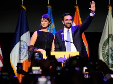 Election 2025 Mayor New York Mayor elect Zohran Mamdani, right, and his wife Rama Duwaji react to supporters during an election night watch party, Tuesday, Nov. 4, 2025, in New York. (AP Photo/Yuki Iwamura)