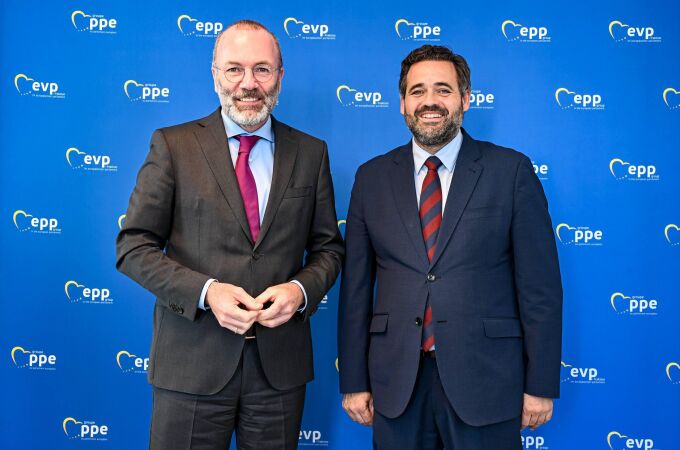 El presidente de Castilla-La Mancha, Paco Núnez, con el presidente del Partido Popular Europeo, Manfred Webber El presidente de Castilla-La Mancha, Paco Núnez, con el presidente del Partido Popular Europeo, Manfred Webber