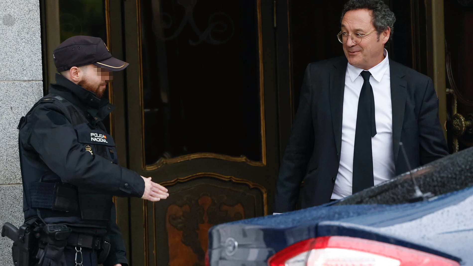 MADRID, 05/11/2025.- El fiscal general del Estado, Álvaro García Ortiz, sale este miércoles del Tribunal Supremo (TS), donde prosigue el juicio contra él por presunta revelación de secretos con la declaración de nuevos testigos. EFE/ Chema Moya