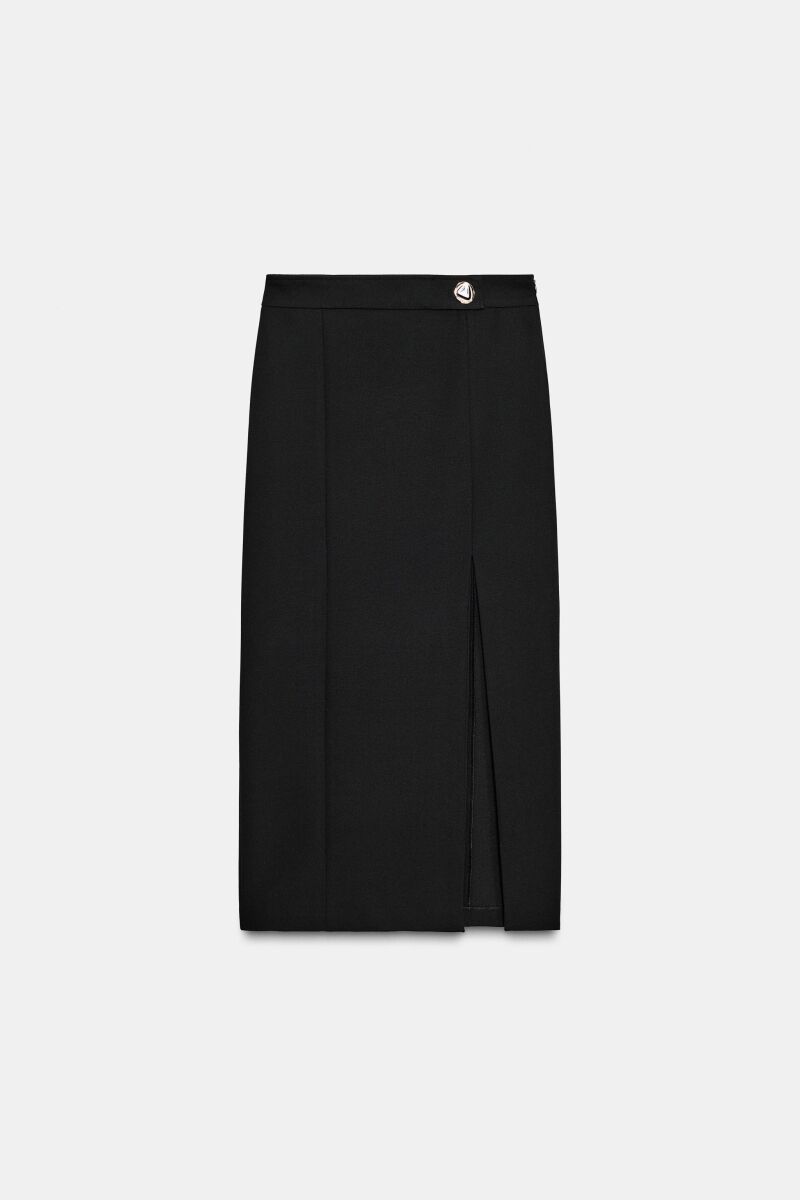 Falda midi tubo con abertura.