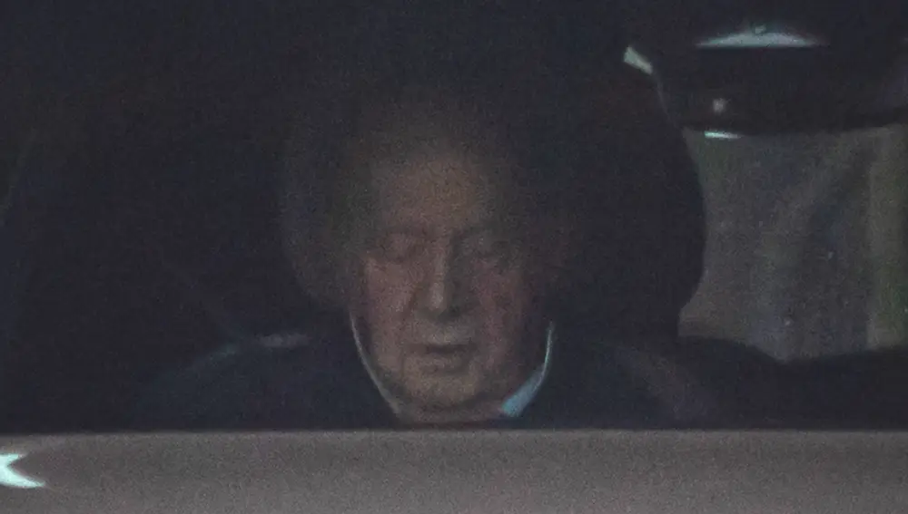 El Rey emérito Juan Carlos I llega al aeropuerto de Vigo
