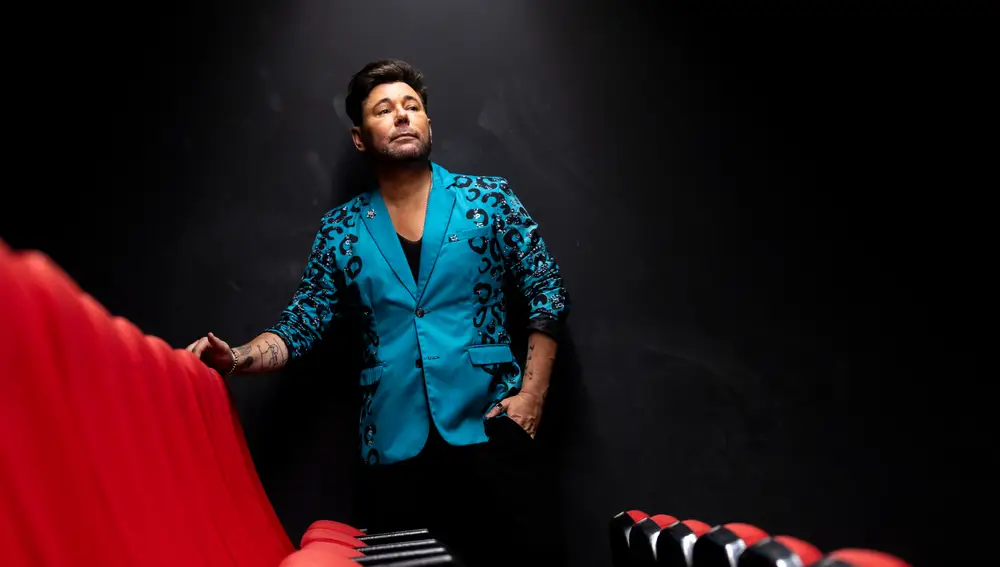 Miguel Poveda presenta su nuevo disco el Arbol de la Alegría.