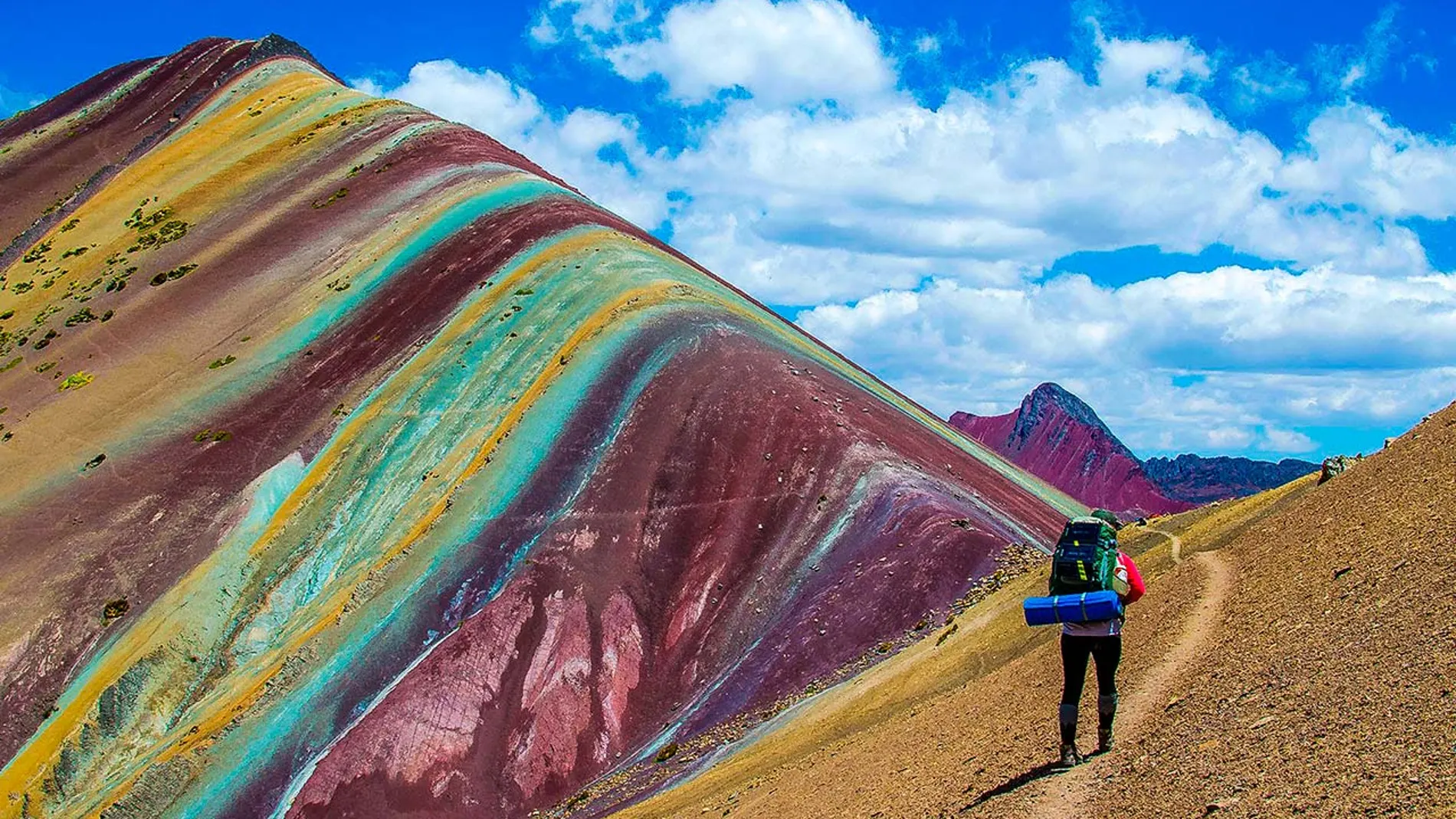 Montaña del Vinicunca, situada en Perú