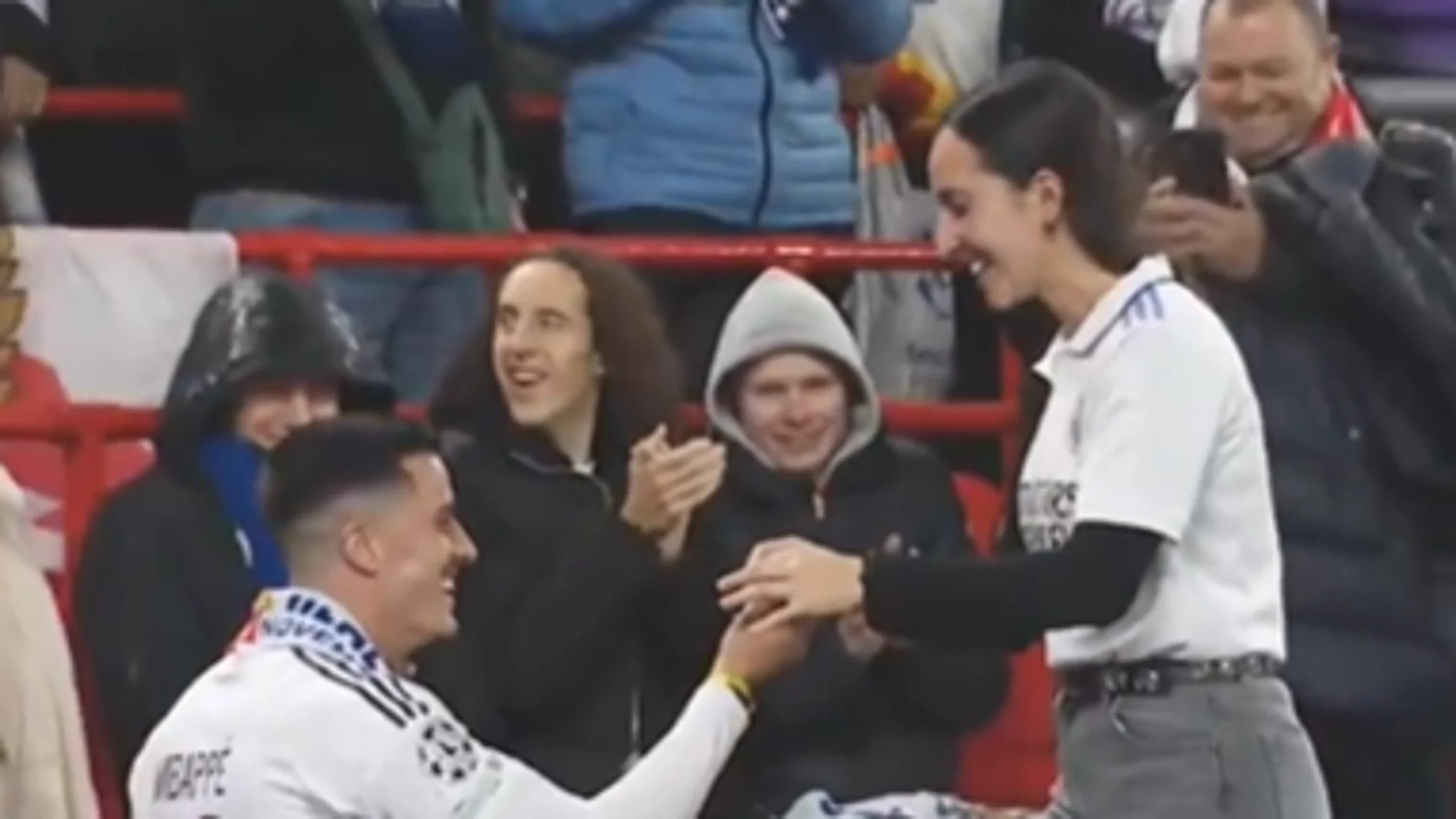 Lo mejor del Real Madrid ante el Liverpool: Un "si quiero" en las gradas de Anfield