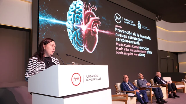 Marta Cortés Canteli, durante el debate "Prevención de la demencia: nuevas estrategias cerebro-corazón"