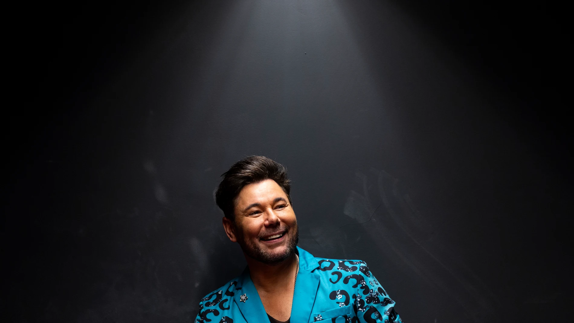 Miguel Poveda presenta su nuevo disco el Arbol de la Alegría.