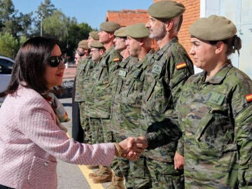 La ministra de Defensa durante su visita al centro de formaci&oacute;n "CEFOT 1" en octubre de este a&ntilde;o