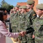 La ministra de Defensa durante su visita al centro de formación "CEFOT 1" en octubre de este año