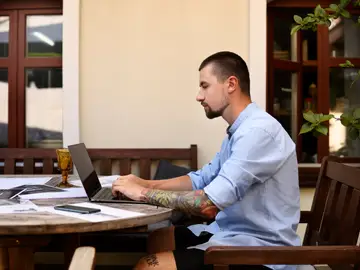 Si pasas muchas horas sentado al día, debes tomar estos alimentos Si pasas muchas horas sentado al día, debes tomar estos alimentos