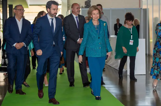 La Reina Sofía apuesta por el tweed en Ibiza: su look más elegante para apoyar la lucha contra el Alzheimer La Reina Sofía apuesta por el tweed en Ibiza: su look más elegante para apoyar la lucha contra el Alzheimer