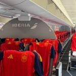 Fútbol.- Iberia regala la nueva camiseta de España para el Mundial a los viajeros de un vuelo a México