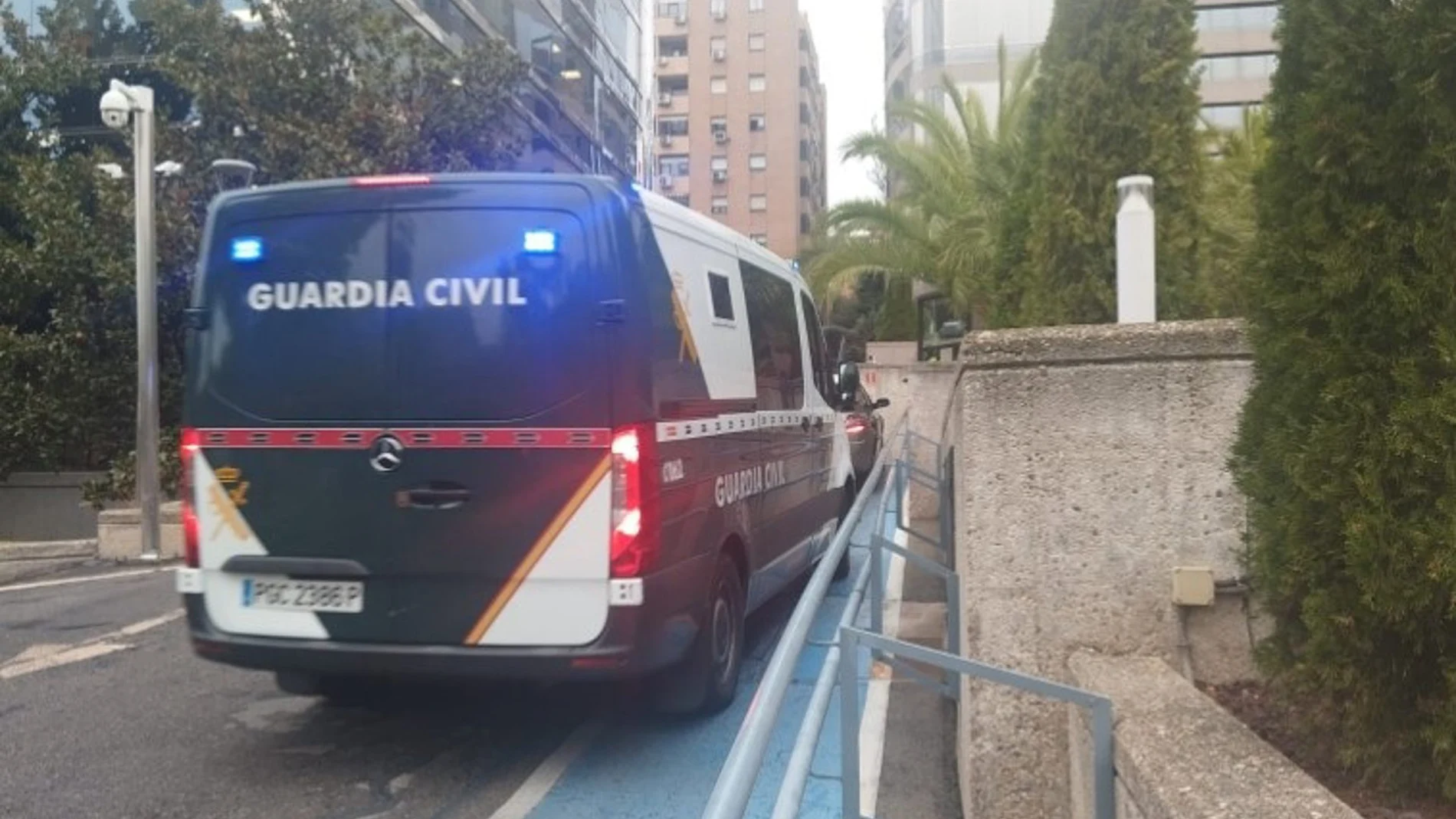 MADRID.-Un hombre admite que degolló a su mujer en Móstoles y pide al tribunal que "por favor" no le enseñe el arma homicida