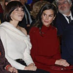 La Reina Letizia de rojo. 