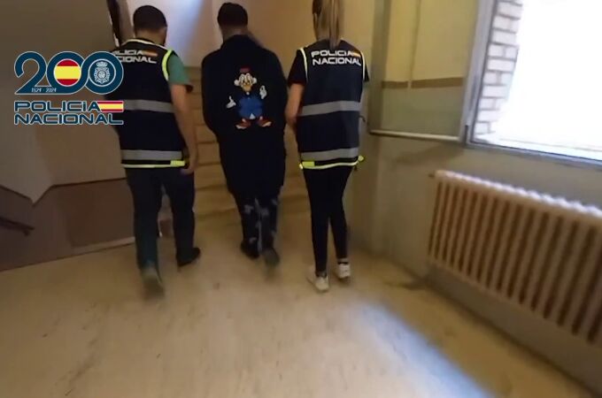 Seis detenidos y desmantelado un punto de venta de droga bunkerizado en la Cañada Real Galiana Seis detenidos y desmantelado un punto de venta de droga bunkerizado en la Cañada Real Galiana