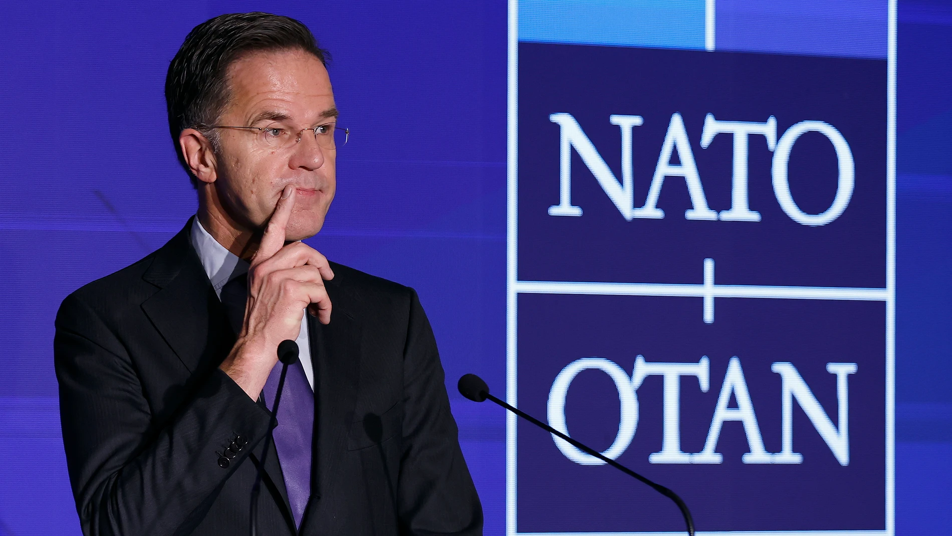 Bucharest (Romania), 06/11/2025.- NATO Secretary General Mark Rutte delivers the opening speech for a plenary session of the NATO Industry Forum 2025, in Bucharest, Romania, 06 November 2025. Romania hosts the NATO Industry Forum 2025 in Bucharest on 05 and 06 November, the first such forum to be held in the country. NATO-Industry Forum is organized by the Supreme Allied Command Transformation (SACT) and the Division for Defense Industry, Innovation and Armaments within the NATO International...