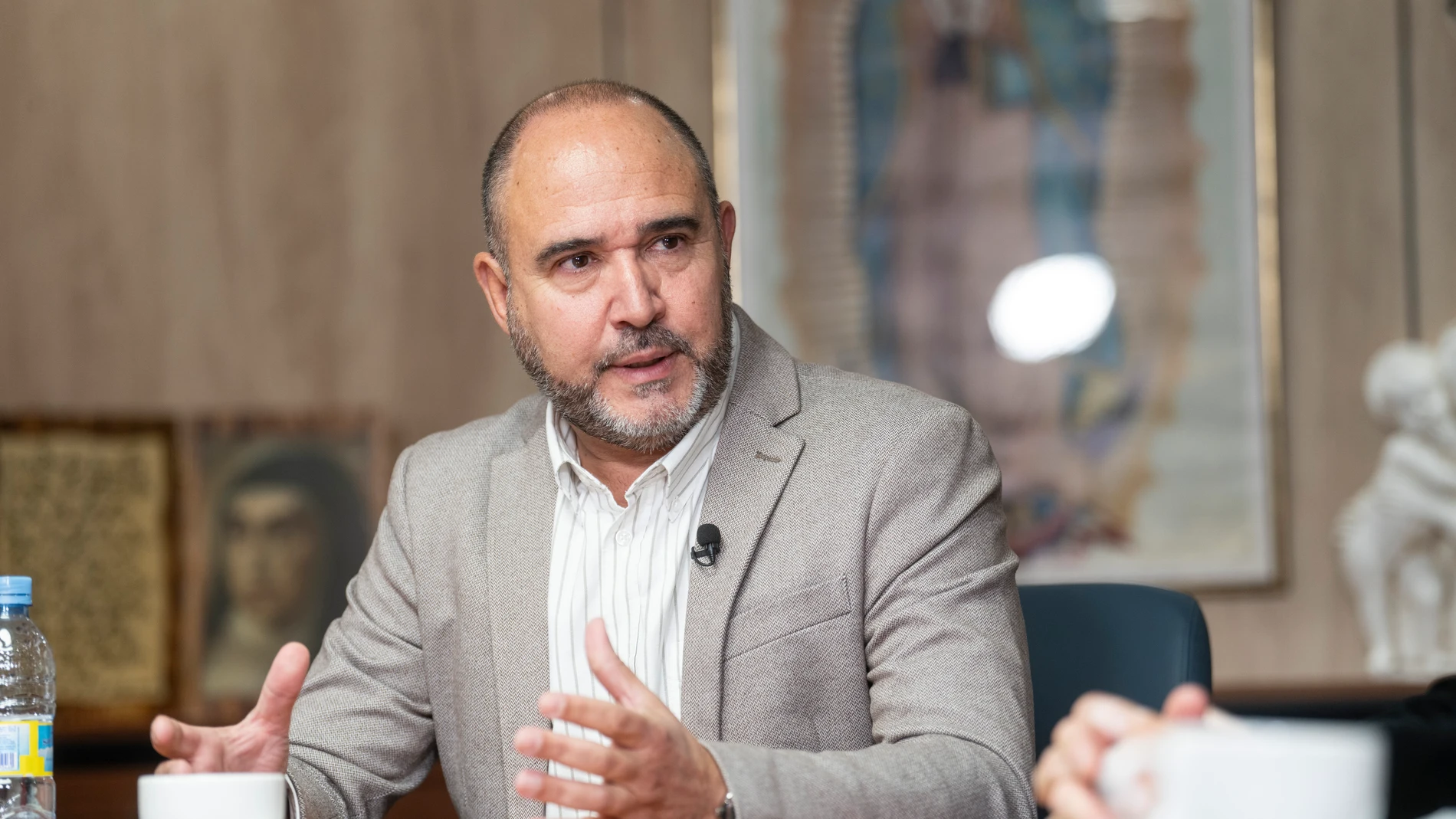 Chus Mateo, seleccionador de baloncesto en el desayuno en LA RAZÓN
