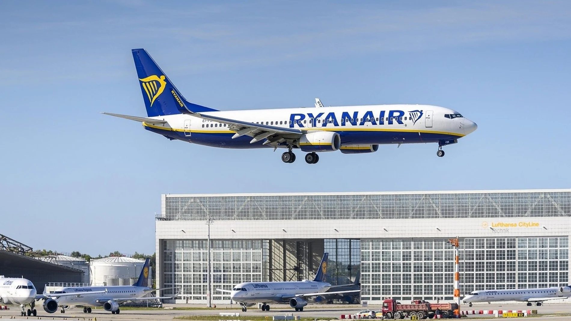 Economía/Transportes.- Ryanair pasará a las tarjetas de embarque 100% digitales a partir del 12 de noviembre