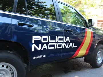 Imagen de archivo de la Policía Nacional. Nota De Prensa: "Detenidos Dos Hombres Tras Agredirse En Plena Calle Y Lanzarse Mesas Y Sillas De Una Terraza"REMITIDA / HANDOUT por POLICÍA NACIONALFotografía remitida a medios de comunicación exclusivamente para ilustrar la noticia a la que hace referencia la imagen, y citando la procedencia de la imagen en la firma05/11/2025