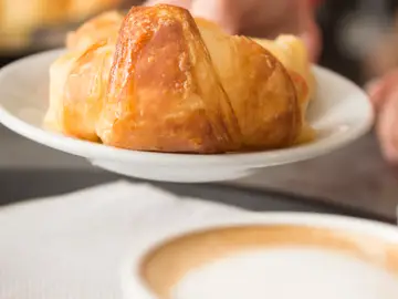 Esto es lo que le pasa a tu cuerpo si solo desayunas un café y un bollo Esto es lo que le pasa a tu cuerpo si solo desayunas un café y un bollo