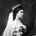 Sissi emperatriz con su corona de diamantes