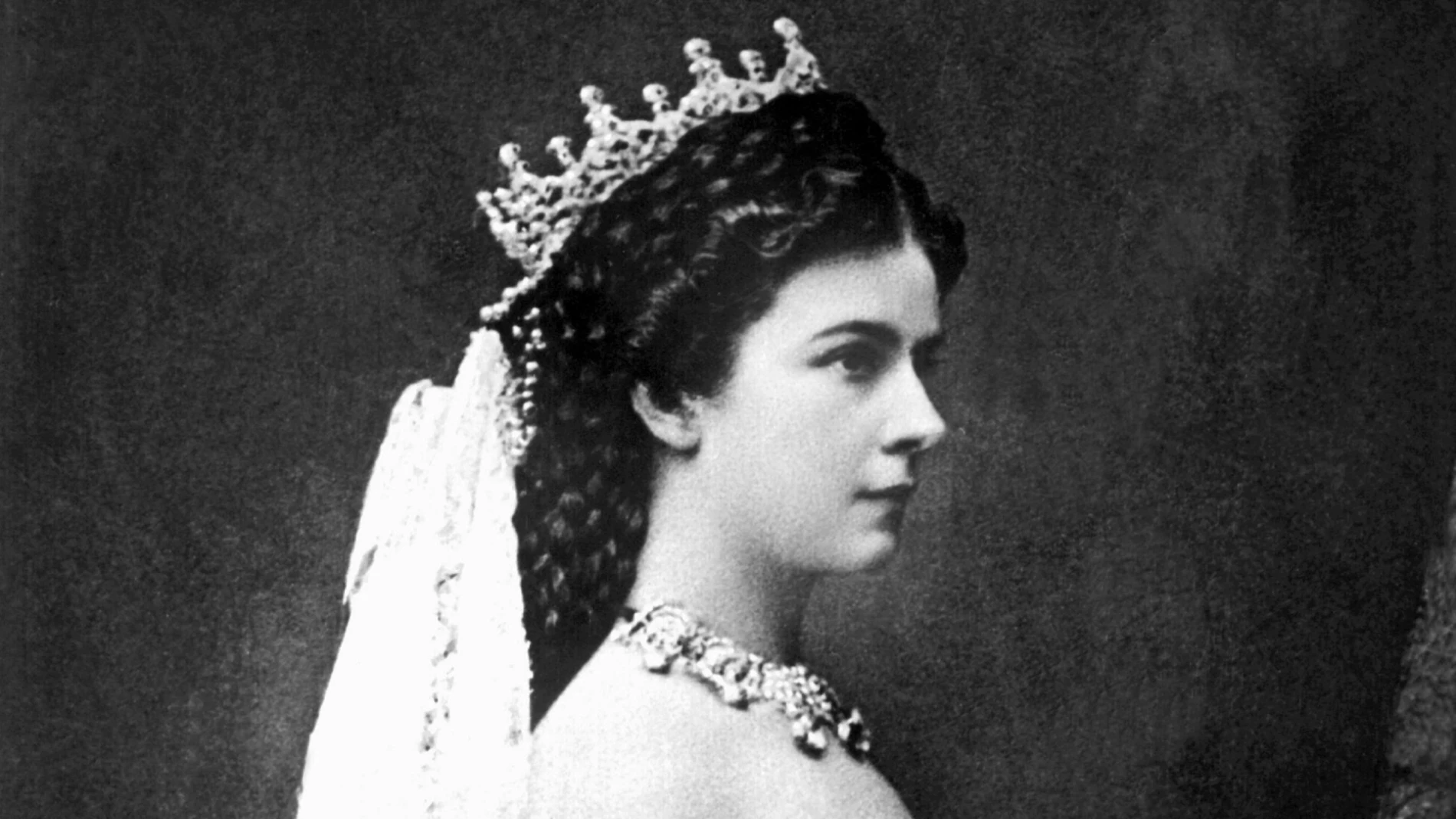 Sissi emperatriz con su corona de diamantes