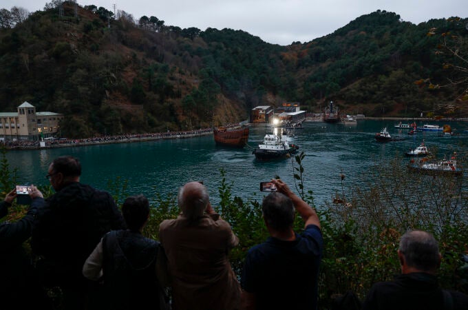 La réplica de la Nao San Juan, un ballenero vasco hundido en 1565 en Canadá, alcanza uno de sus hitos constructivos con la botadura técnica del casco. La réplica de la Nao San Juan, un ballenero vasco hundido en 1565 en Canadá, alcanza uno de sus hitos constructivos con la botadura técnica del casco.