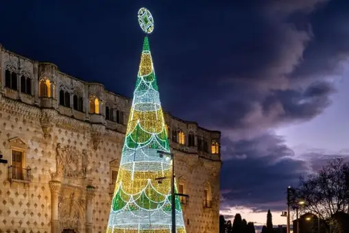 Guadalajara se llena de magia esta Navidad: cabalgata con camellos, videomapping, espectáculo de drones... Guadalajara se llena de magia esta Navidad: cabalgata con camellos, videomapping, espectáculo de drones...