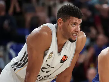 Tavares, en el Palau con un rasguño en la cara que sufrió en el Clásico Tavares, en el Palau con un rasguño en la cara que sufrió en el Clásico