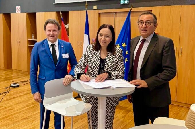 Rosa Melchor preside en Toulouse la incorporación de la asociación francesa ANEV a la Red Europea de Ciudades del Vino