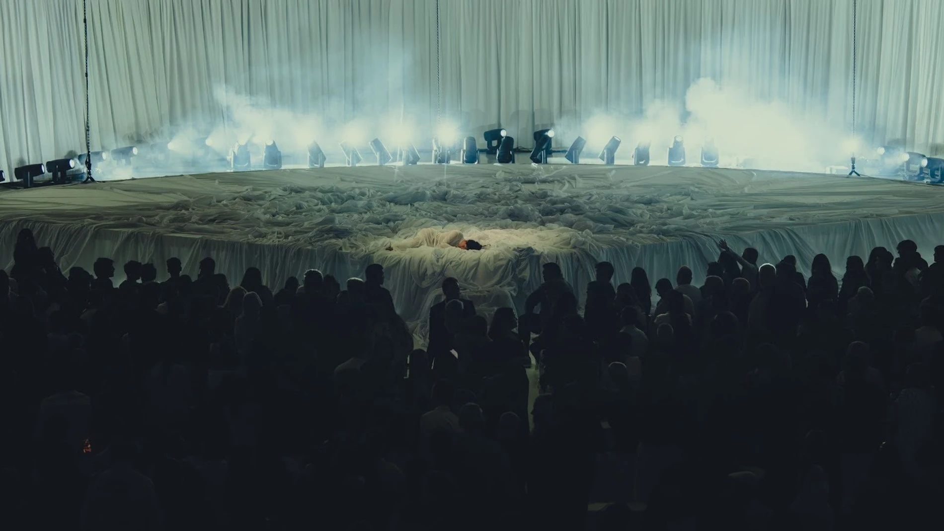 MADRID (ESPAÑA), 07/11/2025.- El musicólogo y psicólogo Daniel Gómez Sánchez, el primero que presentó una tesis doctoral en España en torno al proceso creativo de Rosalía, ha explicado a EFE claves en torno a 'Lux', el último disco de la artista, con el objetivo de subrayar sus bases y sus avances y aclarar algunos equívocos. "Todo lo que se está diciendo del cristianismo se ha malentendido totalmente. He oído barbaridades como que es una caricatura que se parece a las Stella Maris de la seri...