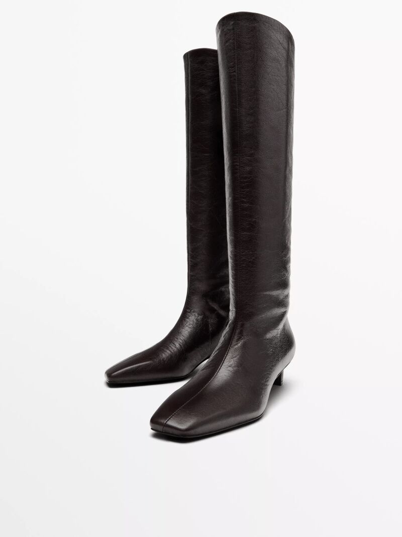 Bota piel horma cuadrada.